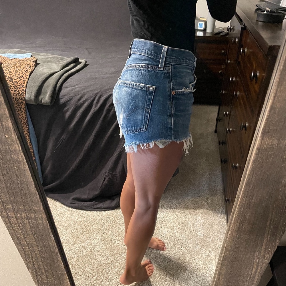 Levi 501 Shorts - Picture 2 of 5
